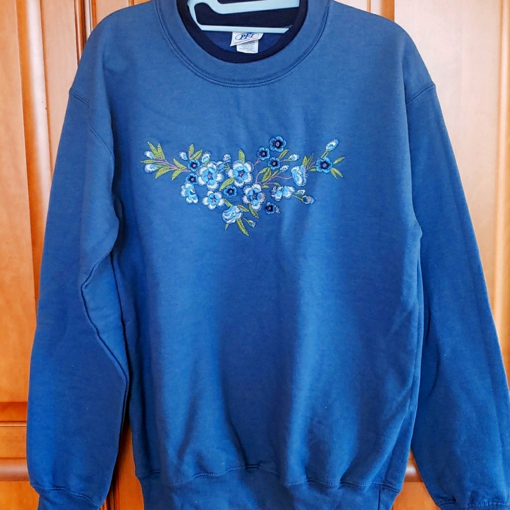 Brand new, women's blue sweatshirt 💙